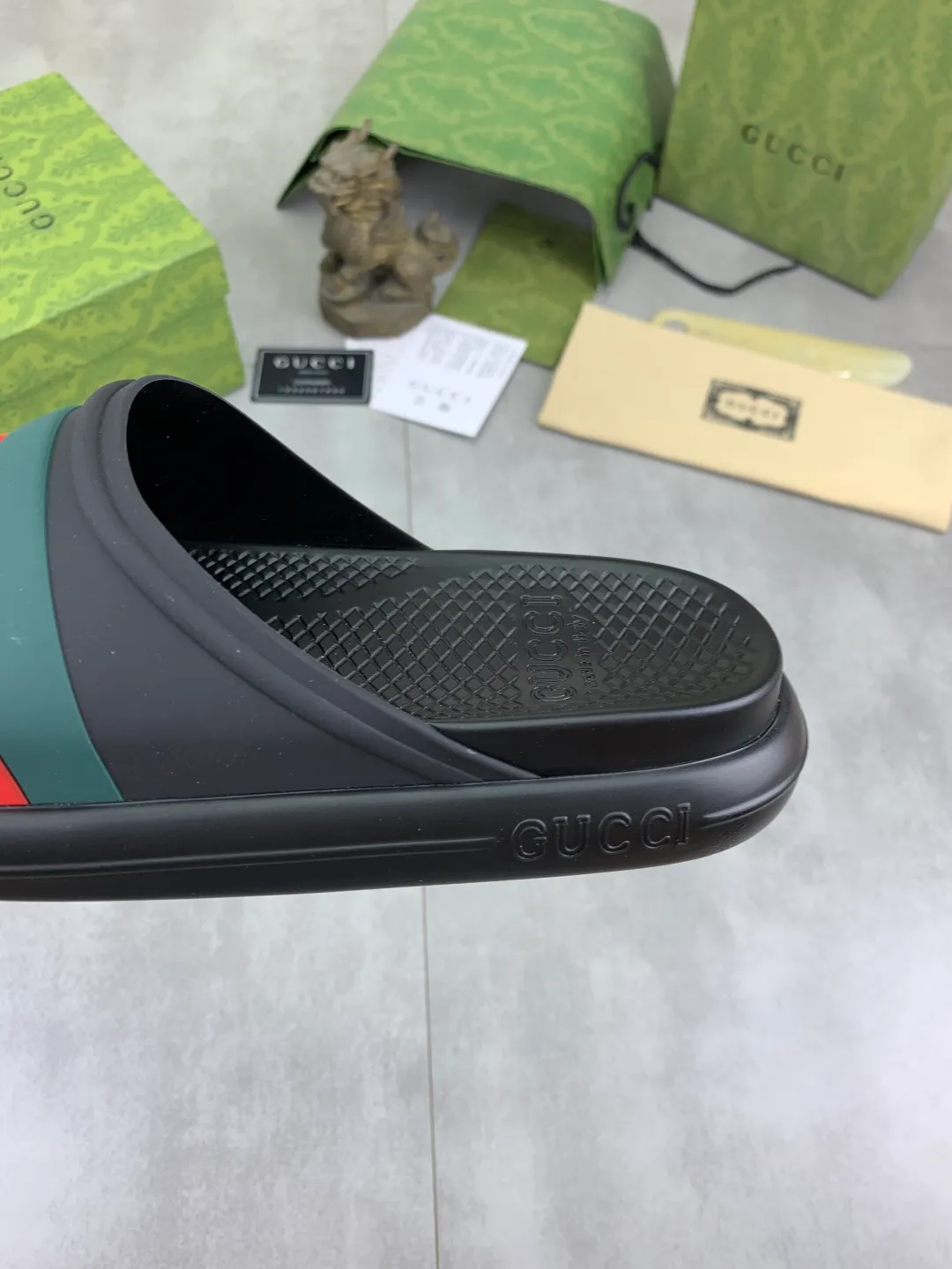 Men's Men's Shoes 💰P300💰[New Style] High Version 🎁🎁🎁 GUCCI New Year of the Snake casual slippers, original official website, perfect workmanship, transmitting a kind of noble luxury, sublimating its definition of luxury in Gucci's high-end extraordinary craftsmanship. Original Gucci double G combination outsole, code number: 35-46, complete package